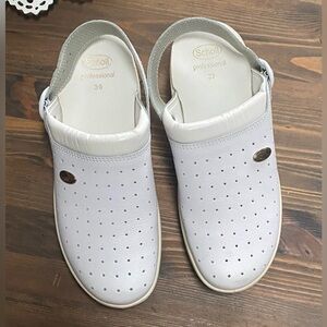 Scholl Professional Supercomfort White Leather Clogs